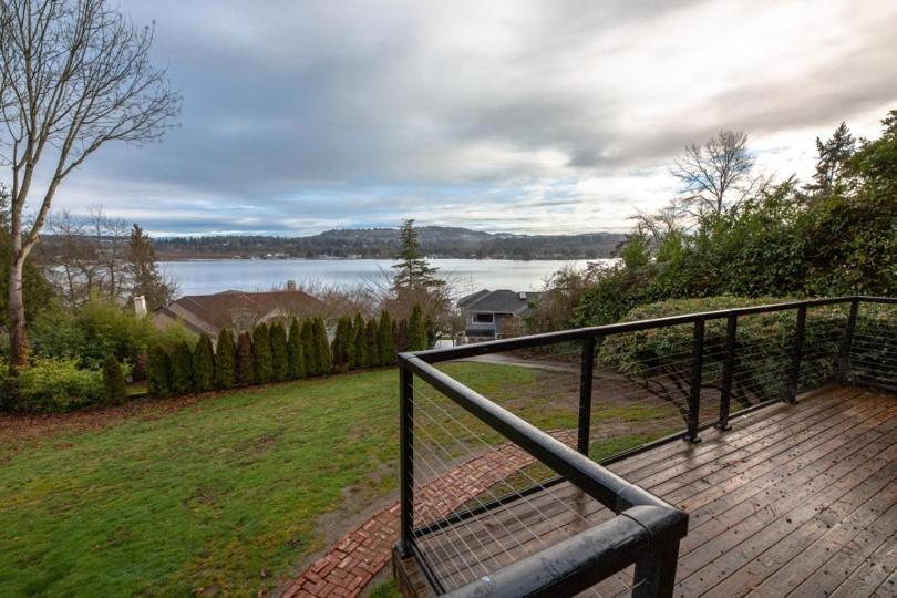 Hidden Paradise With Astonishing Lake View On Mercer Island! 1 Minute To I-90 Exterior photo