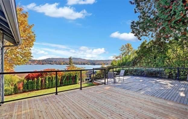 Hidden Paradise With Astonishing Lake View On Mercer Island! 1 Minute To I-90 Exterior photo