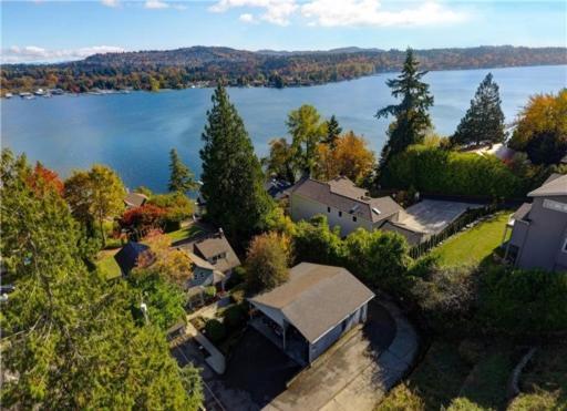 Hidden Paradise With Astonishing Lake View On Mercer Island! 1 Minute To I-90 Exterior photo